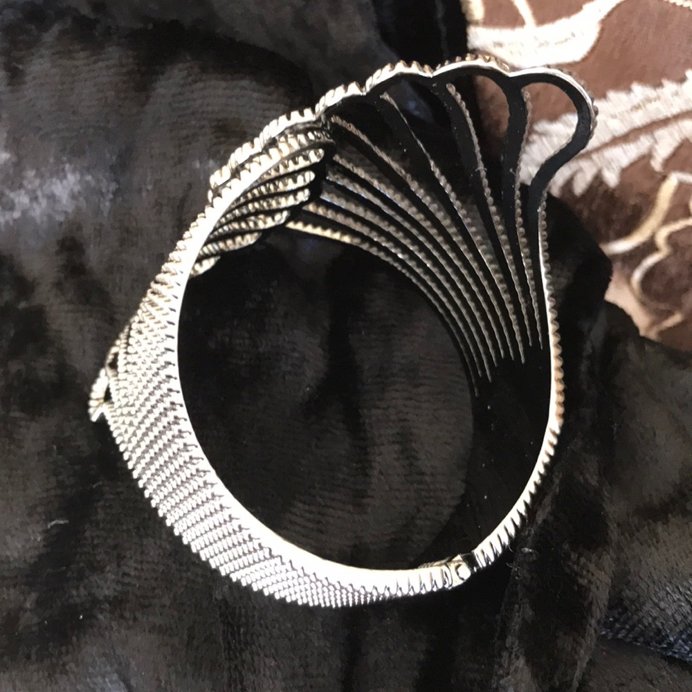 Mermaid Shell Bracelet - Picture 3 of 7